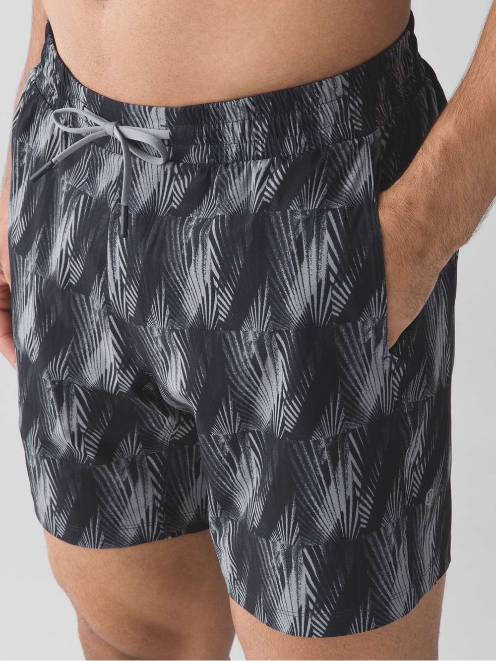Lululemon Thigh Tide 7" Big Fan Palm Battleship Black Shorts